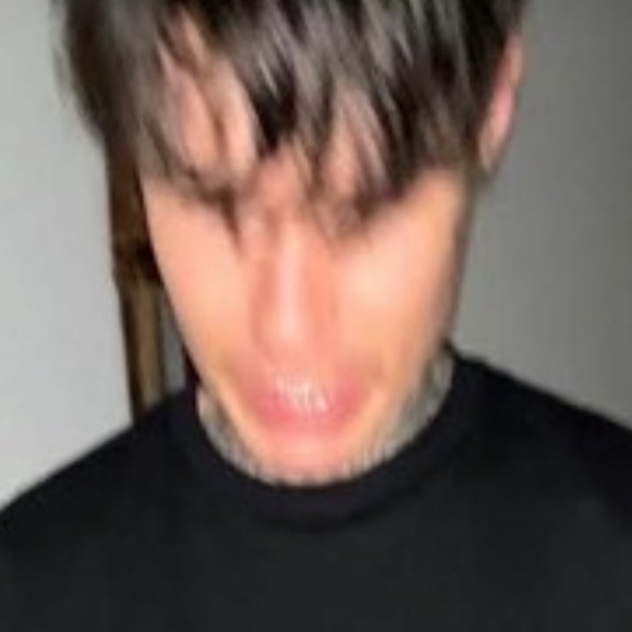 Poshmark profile picture for @deceiving